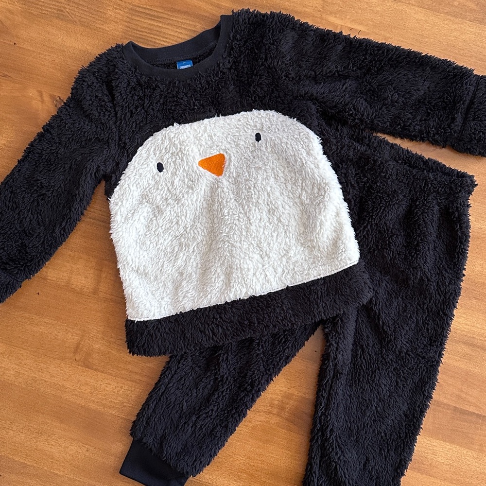 NWT Old Navy cozy 2 piece outfit. - Picture 1 of 6